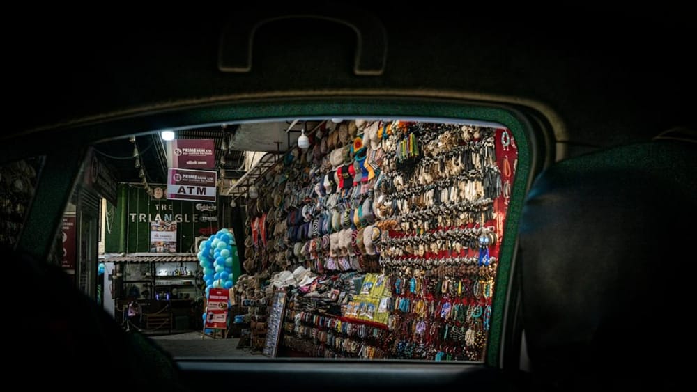 Navigating the World of Travel Shopping for an Enriching Tourist Experience